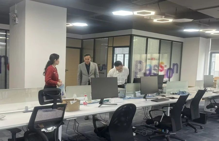 深圳市南山區政務服務數據管理局領導趙志浩等一行到深圳市捷易科技有限公司參觀調研